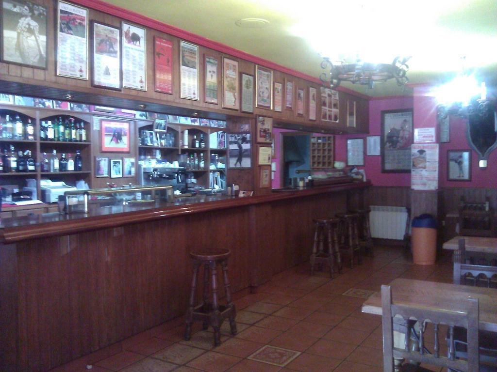 Hostal Restaurante Villa De Sepulveda Exterior photo